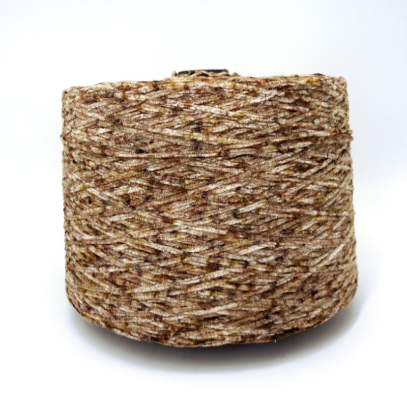 Spray dyeing chenille yarn