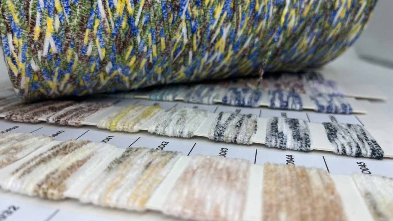 Multi color chenille yarn